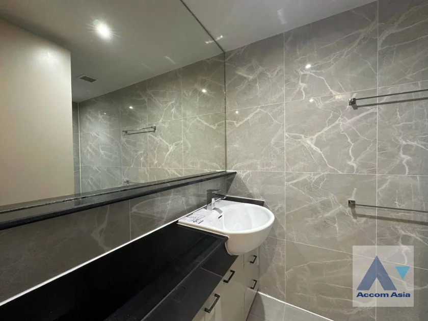 30  3 br Apartment For Rent in Sathorn ,Bangkok MRT Lumphini - BTS Sala Daeng at Children Dreaming Place - Garden AA46077