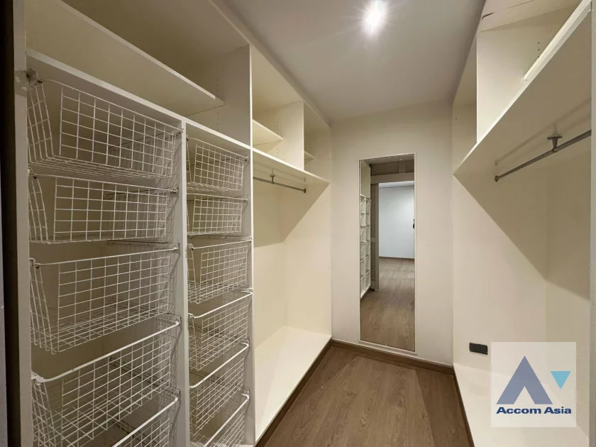 28  3 br Apartment For Rent in Sathorn ,Bangkok MRT Lumphini - BTS Sala Daeng at Children Dreaming Place - Garden AA46077