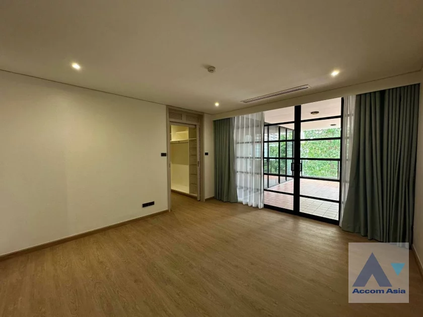 21  3 br Apartment For Rent in Sathorn ,Bangkok MRT Lumphini - BTS Sala Daeng at Children Dreaming Place - Garden AA46077