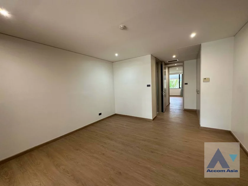 25  3 br Apartment For Rent in Sathorn ,Bangkok MRT Lumphini - BTS Sala Daeng at Children Dreaming Place - Garden AA46077