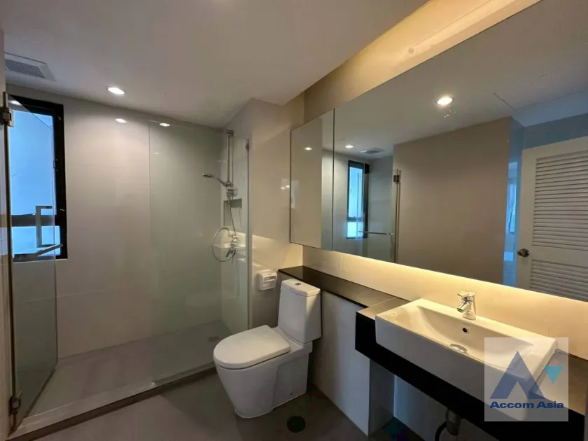 23  3 br Apartment for rent and sale in Sukhumvit ,Bangkok BTS Ekkamai at High-Rise Living with a Large Balcony Apartment in Ekkamai AA46079