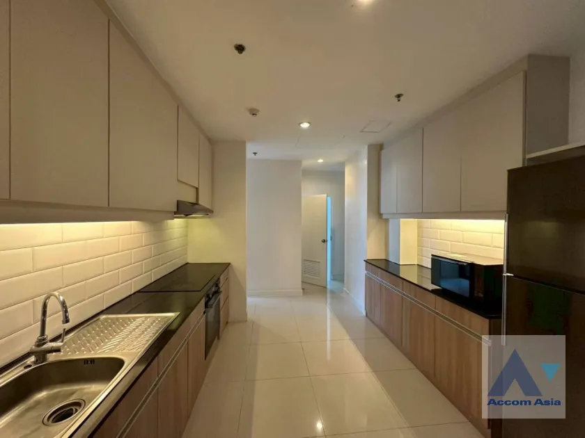 8  3 br Apartment for rent and sale in Sukhumvit ,Bangkok BTS Ekkamai at High-Rise Living with a Large Balcony Apartment in Ekkamai AA46079