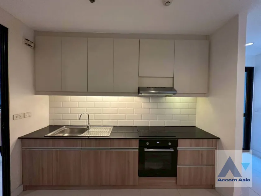 9  3 br Apartment for rent and sale in Sukhumvit ,Bangkok BTS Ekkamai at High-Rise Living with a Large Balcony Apartment in Ekkamai AA46079