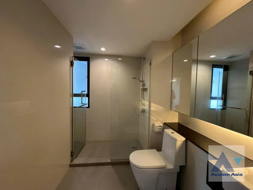24  3 br Apartment for rent and sale in Sukhumvit ,Bangkok BTS Ekkamai at High-Rise Living with a Large Balcony Apartment in Ekkamai AA46079