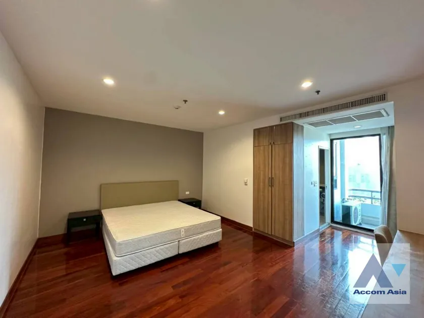 12  3 br Apartment for rent and sale in Sukhumvit ,Bangkok BTS Ekkamai at High-Rise Living with a Large Balcony Apartment in Ekkamai AA46079