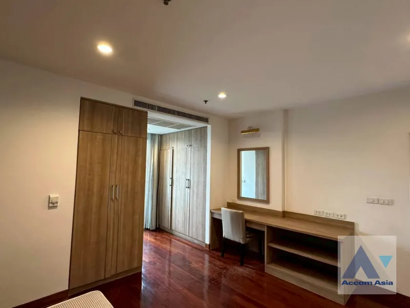 16  3 br Apartment for rent and sale in Sukhumvit ,Bangkok BTS Ekkamai at High-Rise Living with a Large Balcony Apartment in Ekkamai AA46079