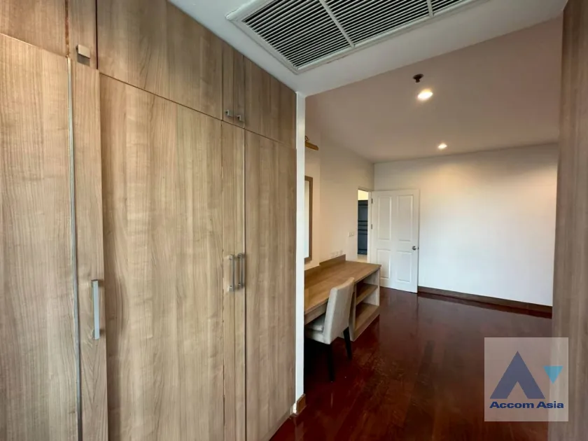 21  3 br Apartment for rent and sale in Sukhumvit ,Bangkok BTS Ekkamai at High-Rise Living with a Large Balcony Apartment in Ekkamai AA46079