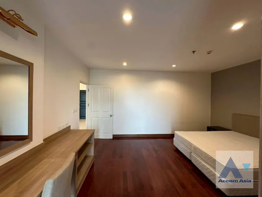 18  3 br Apartment for rent and sale in Sukhumvit ,Bangkok BTS Ekkamai at High-Rise Living with a Large Balcony Apartment in Ekkamai AA46079