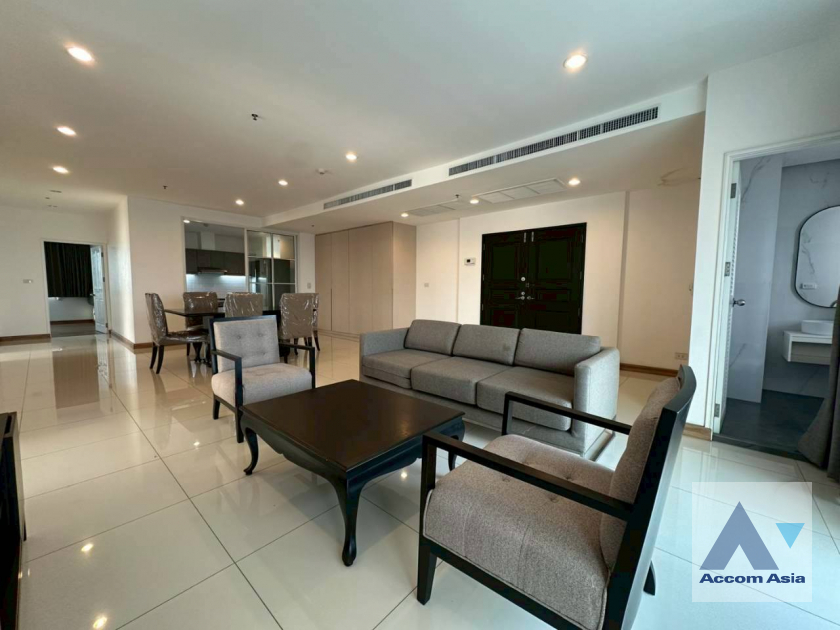  1  3 br Apartment For Rent in Sukhumvit ,Bangkok BTS Ekkamai at High-Rise Living with a Large Balcony Apartment in Ekkamai AA46081