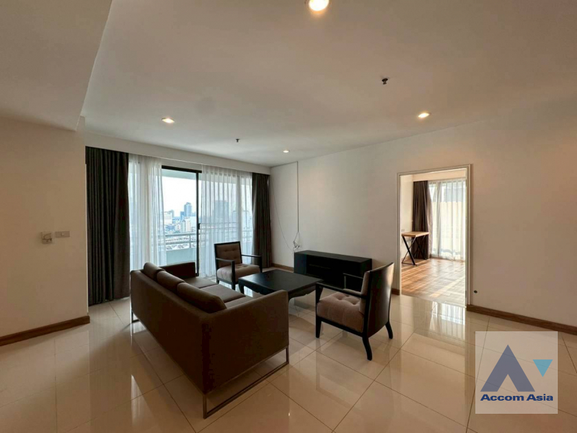  1  3 br Apartment For Rent in Sukhumvit ,Bangkok BTS Ekkamai at High-Rise Living with a Large Balcony Apartment in Ekkamai AA46081