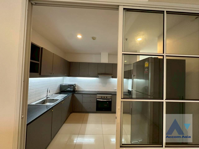 23  3 br Apartment For Rent in Sukhumvit ,Bangkok BTS Ekkamai at High-Rise Living with a Large Balcony Apartment in Ekkamai AA46081