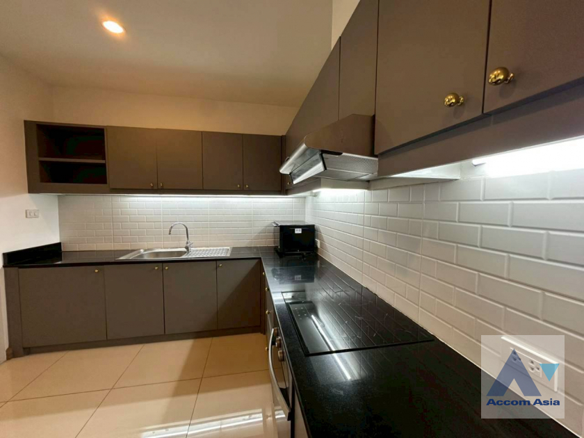 10  3 br Apartment For Rent in Sukhumvit ,Bangkok BTS Ekkamai at High-Rise Living with a Large Balcony Apartment in Ekkamai AA46081