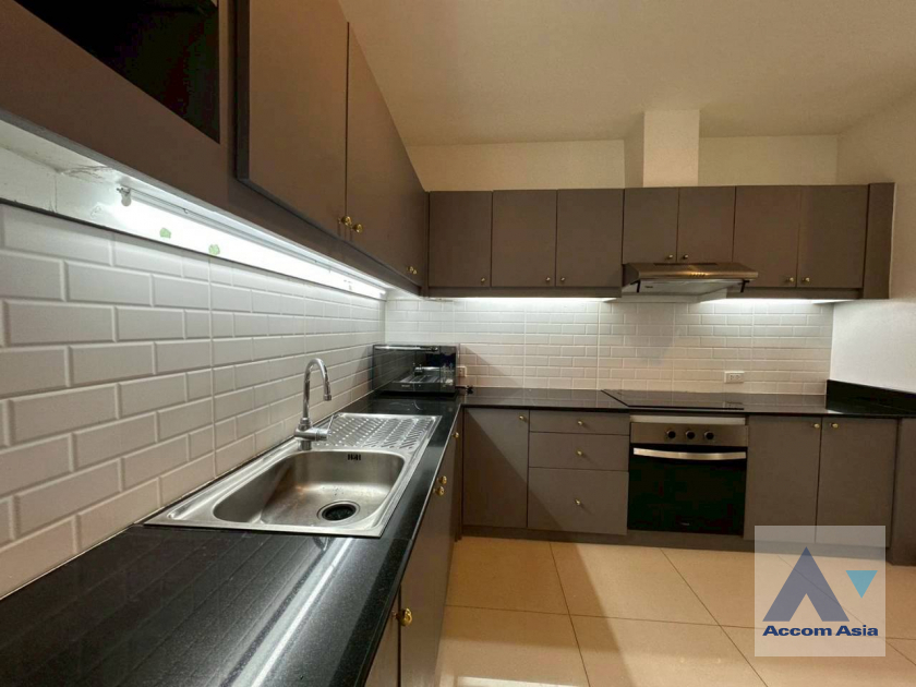 9  3 br Apartment For Rent in Sukhumvit ,Bangkok BTS Ekkamai at High-Rise Living with a Large Balcony Apartment in Ekkamai AA46081