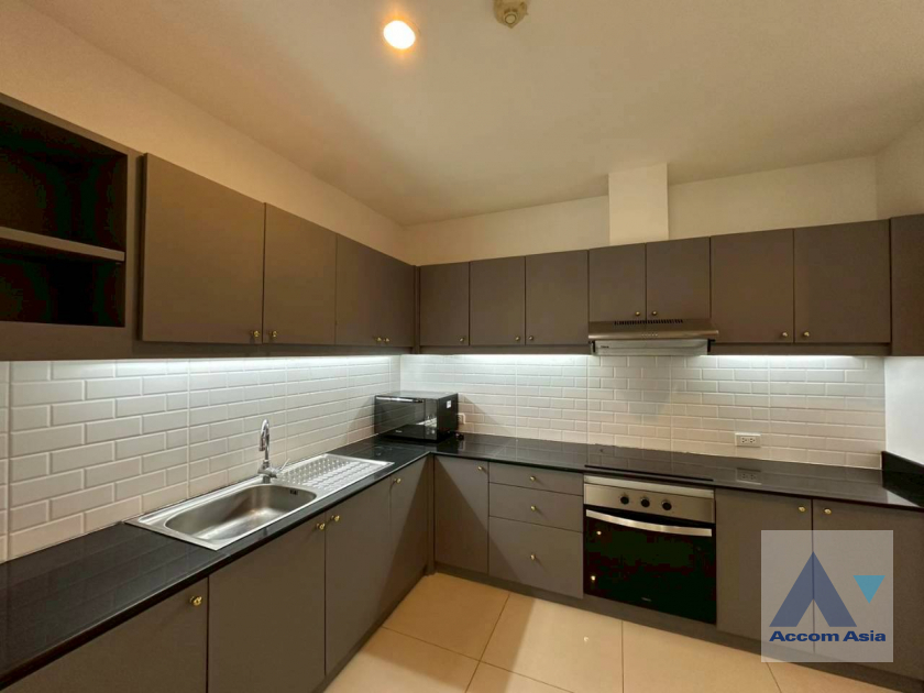 11  3 br Apartment For Rent in Sukhumvit ,Bangkok BTS Ekkamai at High-Rise Living with a Large Balcony Apartment in Ekkamai AA46081