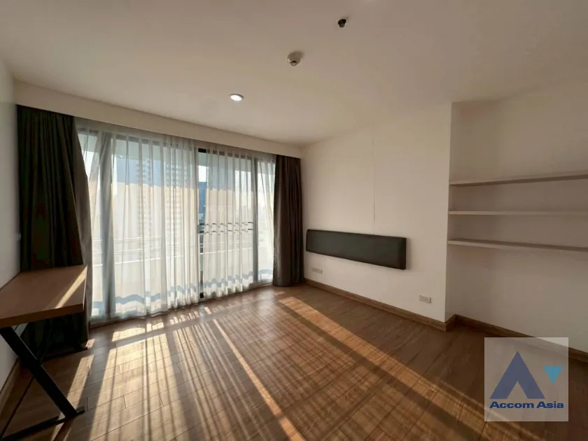 15  3 br Apartment For Rent in Sukhumvit ,Bangkok BTS Ekkamai at High-Rise Living with a Large Balcony Apartment in Ekkamai AA46081