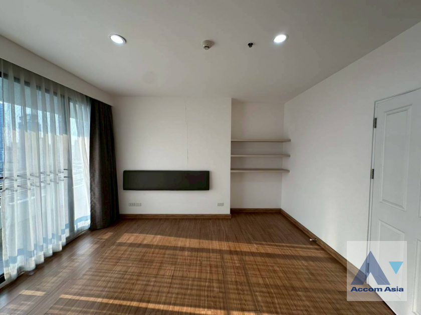 16  3 br Apartment For Rent in Sukhumvit ,Bangkok BTS Ekkamai at High-Rise Living with a Large Balcony Apartment in Ekkamai AA46081