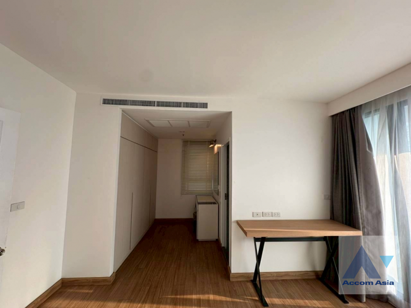 17  3 br Apartment For Rent in Sukhumvit ,Bangkok BTS Ekkamai at High-Rise Living with a Large Balcony Apartment in Ekkamai AA46081