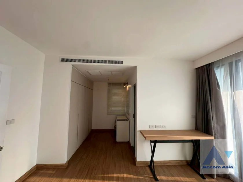 17  3 br Apartment For Rent in Sukhumvit ,Bangkok BTS Ekkamai at High-Rise Living with a Large Balcony Apartment in Ekkamai AA46081