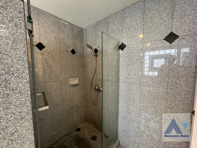 20  3 br Apartment For Rent in Sukhumvit ,Bangkok BTS Ekkamai at High-Rise Living with a Large Balcony Apartment in Ekkamai AA46081