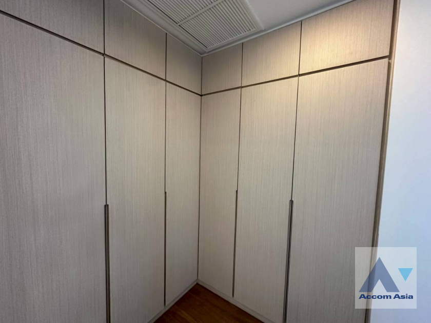 25  3 br Apartment For Rent in Sukhumvit ,Bangkok BTS Ekkamai at High-Rise Living with a Large Balcony Apartment in Ekkamai AA46081