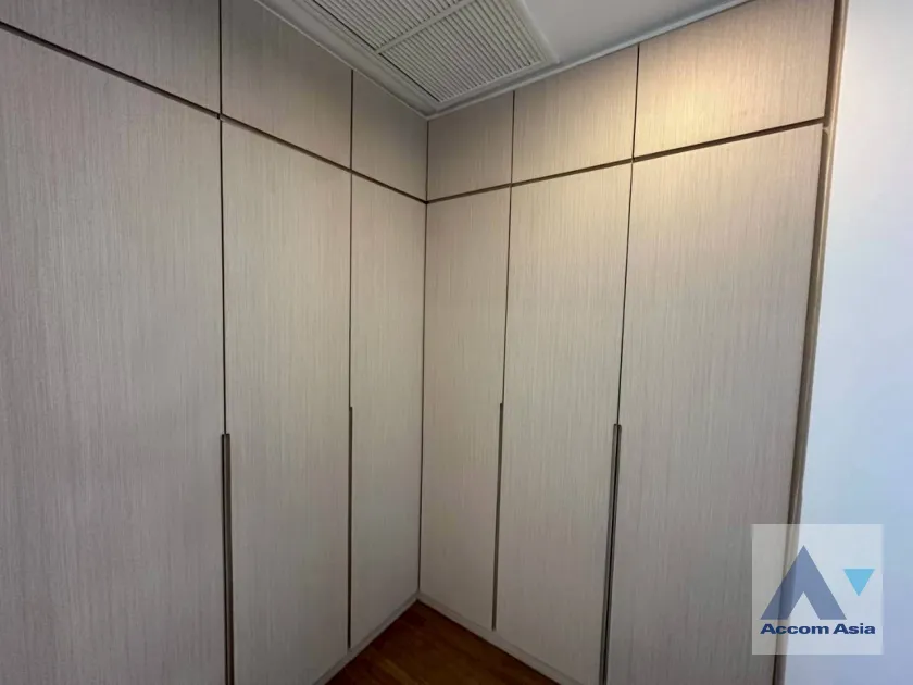25  3 br Apartment For Rent in Sukhumvit ,Bangkok BTS Ekkamai at High-Rise Living with a Large Balcony Apartment in Ekkamai AA46081