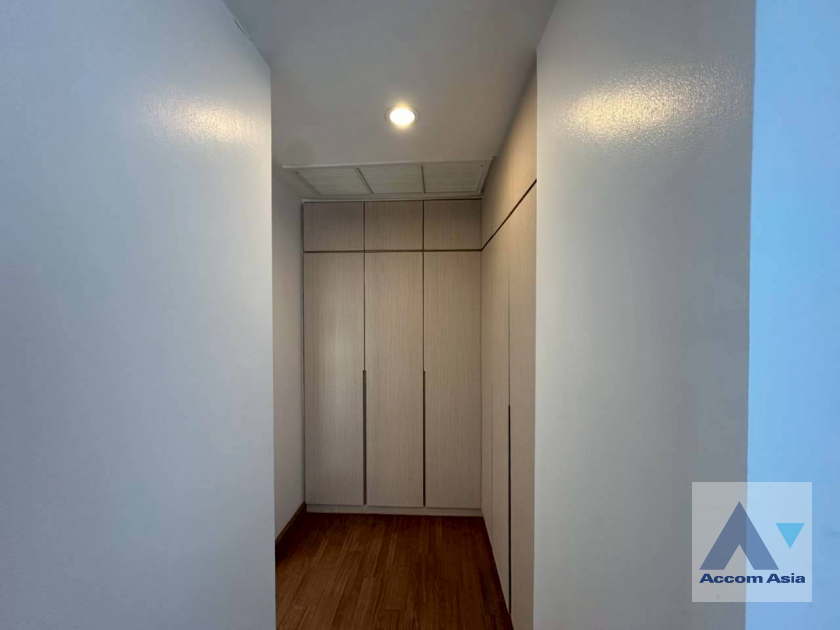 26  3 br Apartment For Rent in Sukhumvit ,Bangkok BTS Ekkamai at High-Rise Living with a Large Balcony Apartment in Ekkamai AA46081
