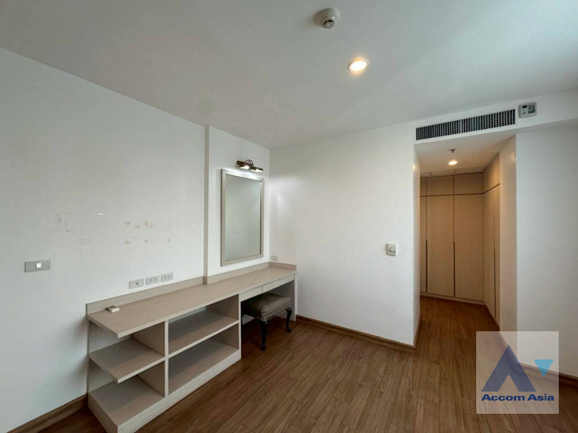29  3 br Apartment For Rent in Sukhumvit ,Bangkok BTS Ekkamai at High-Rise Living with a Large Balcony Apartment in Ekkamai AA46081