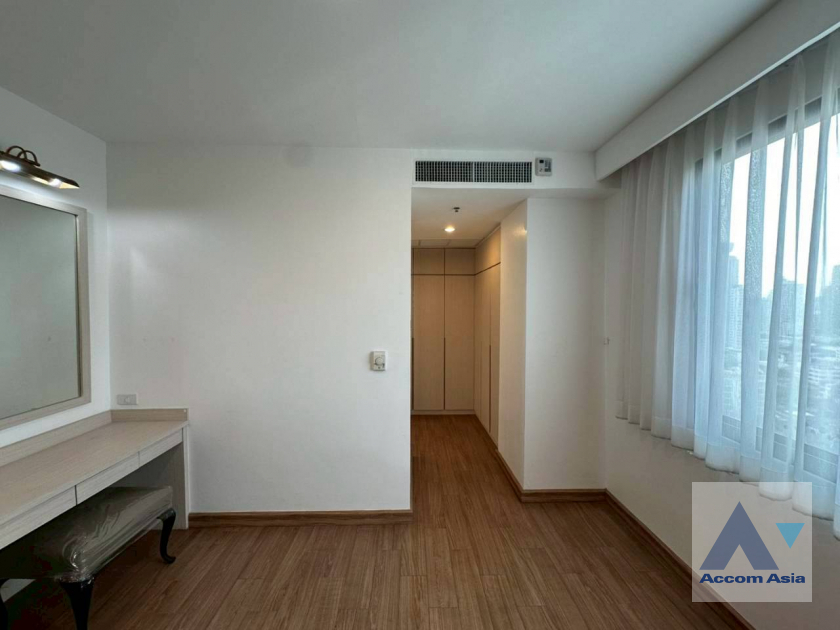 28  3 br Apartment For Rent in Sukhumvit ,Bangkok BTS Ekkamai at High-Rise Living with a Large Balcony Apartment in Ekkamai AA46081