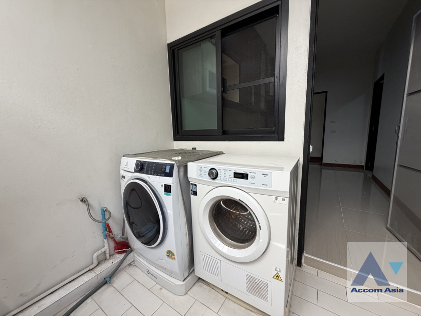 20  3 br Apartment for rent and sale in Sukhumvit ,Bangkok BTS Phrom Phong at Glorious outdoor area AA46087