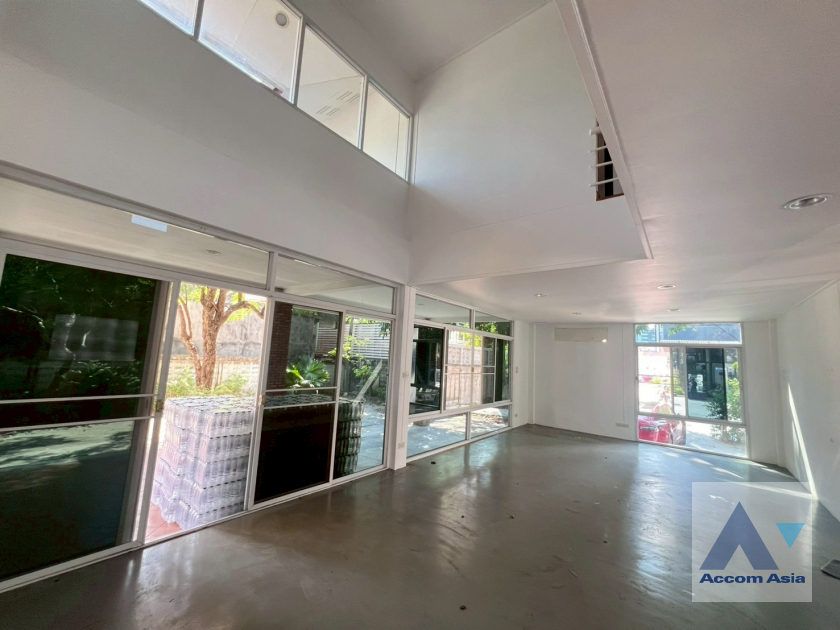  1  4 br House For Rent in Sukhumvit ,Bangkok  AA46093