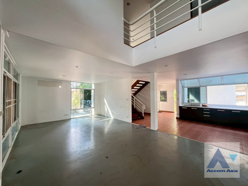  1  4 br House For Rent in Sukhumvit ,Bangkok  AA46093