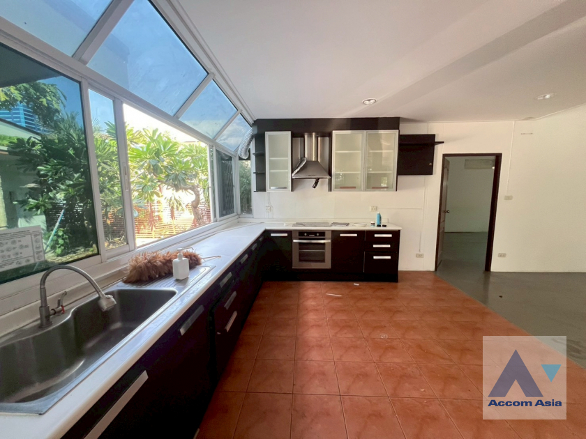 8  4 br House For Rent in Sukhumvit ,Bangkok  AA46093