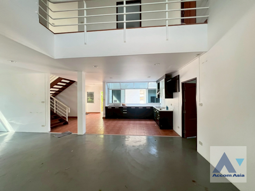  2  4 br House For Rent in Sukhumvit ,Bangkok  AA46093