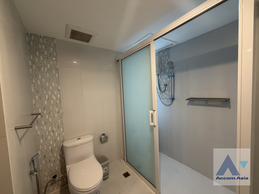 12  2 br Condominium For Rent in Ploenchit ,Bangkok BTS Ploenchit at La Maison Ruamrudee AA46097
