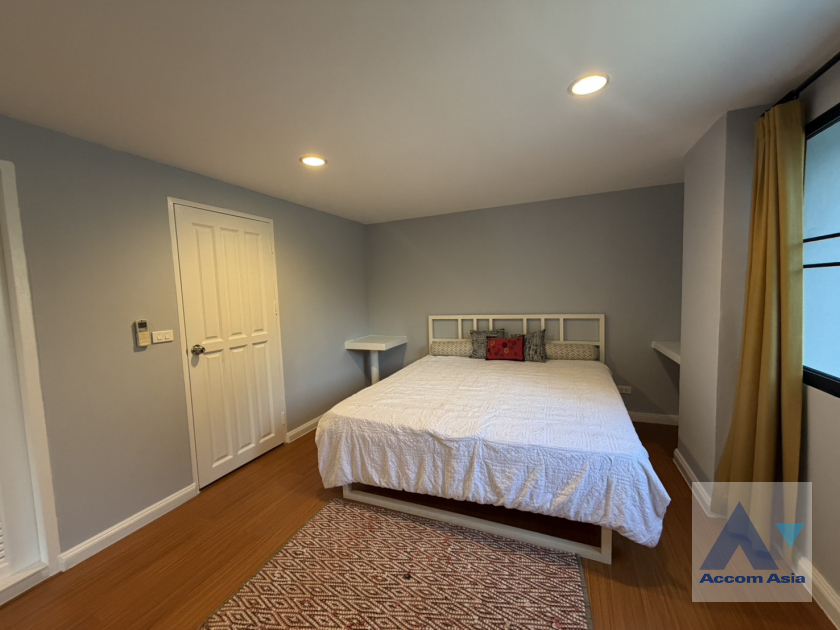 8  2 br Condominium For Rent in Ploenchit ,Bangkok BTS Ploenchit at La Maison Ruamrudee AA46097