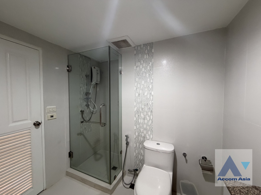 14  2 br Condominium For Rent in Ploenchit ,Bangkok BTS Ploenchit at La Maison Ruamrudee AA46097