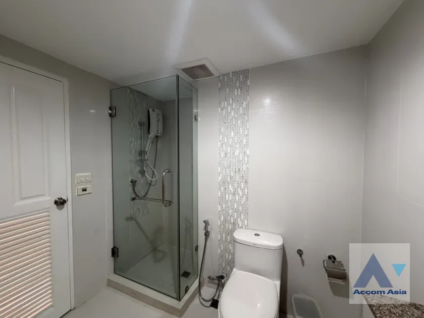 13  2 br Condominium For Rent in Ploenchit ,Bangkok BTS Ploenchit at La Maison Ruamrudee AA46097