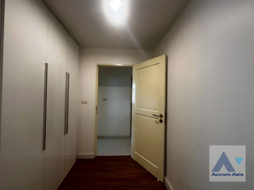 unit 3 Bedrooms  Condominium For Rent in Sukhumvit, Bangkok  near BTS Phrom Phong (AA46099)