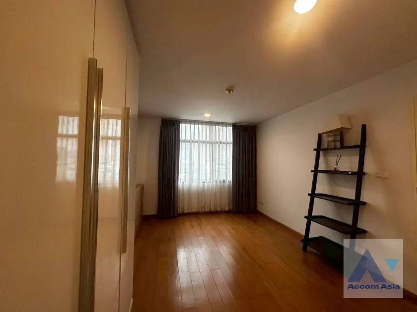 unit 3 Bedrooms  Condominium For Rent in Sukhumvit, Bangkok  near BTS Phrom Phong (AA46099)
