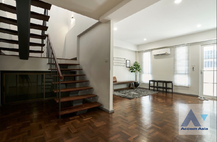 7  4 br House for rent and sale in Pattanakarn ,Bangkok ARL Ramkhamhaeng AA46103