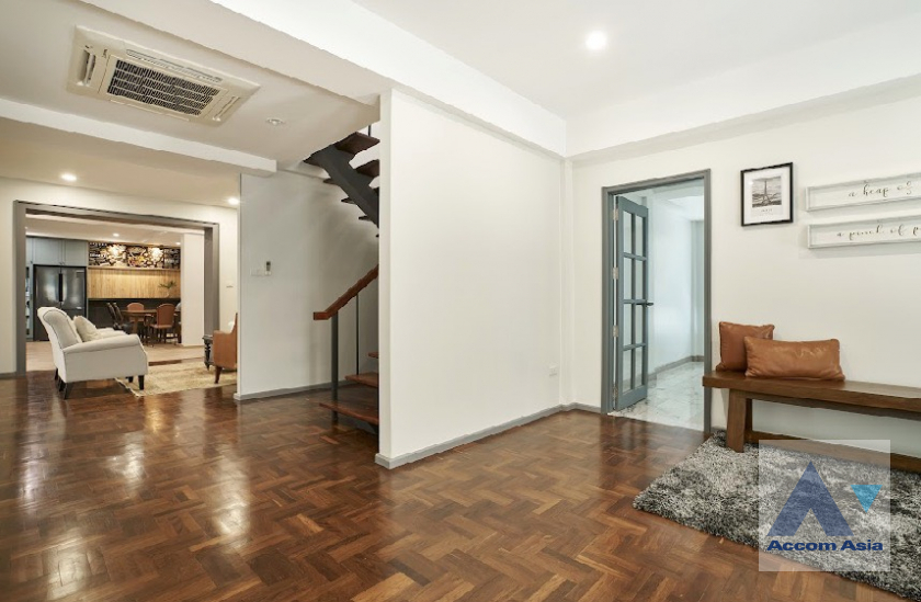 5  4 br House for rent and sale in Pattanakarn ,Bangkok ARL Ramkhamhaeng AA46103