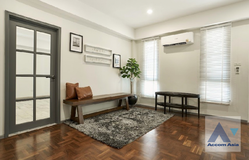 8  4 br House for rent and sale in Pattanakarn ,Bangkok ARL Ramkhamhaeng AA46103