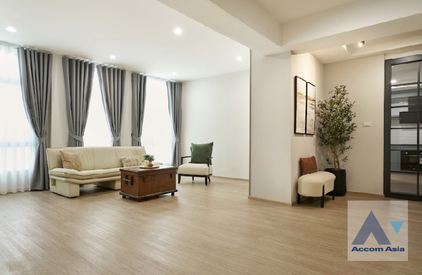 4  4 br House for rent and sale in Pattanakarn ,Bangkok ARL Ramkhamhaeng AA46103