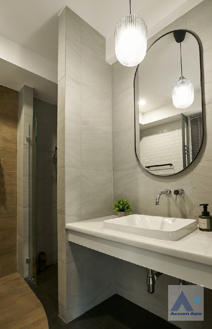 21  4 br House for rent and sale in Pattanakarn ,Bangkok ARL Ramkhamhaeng AA46103