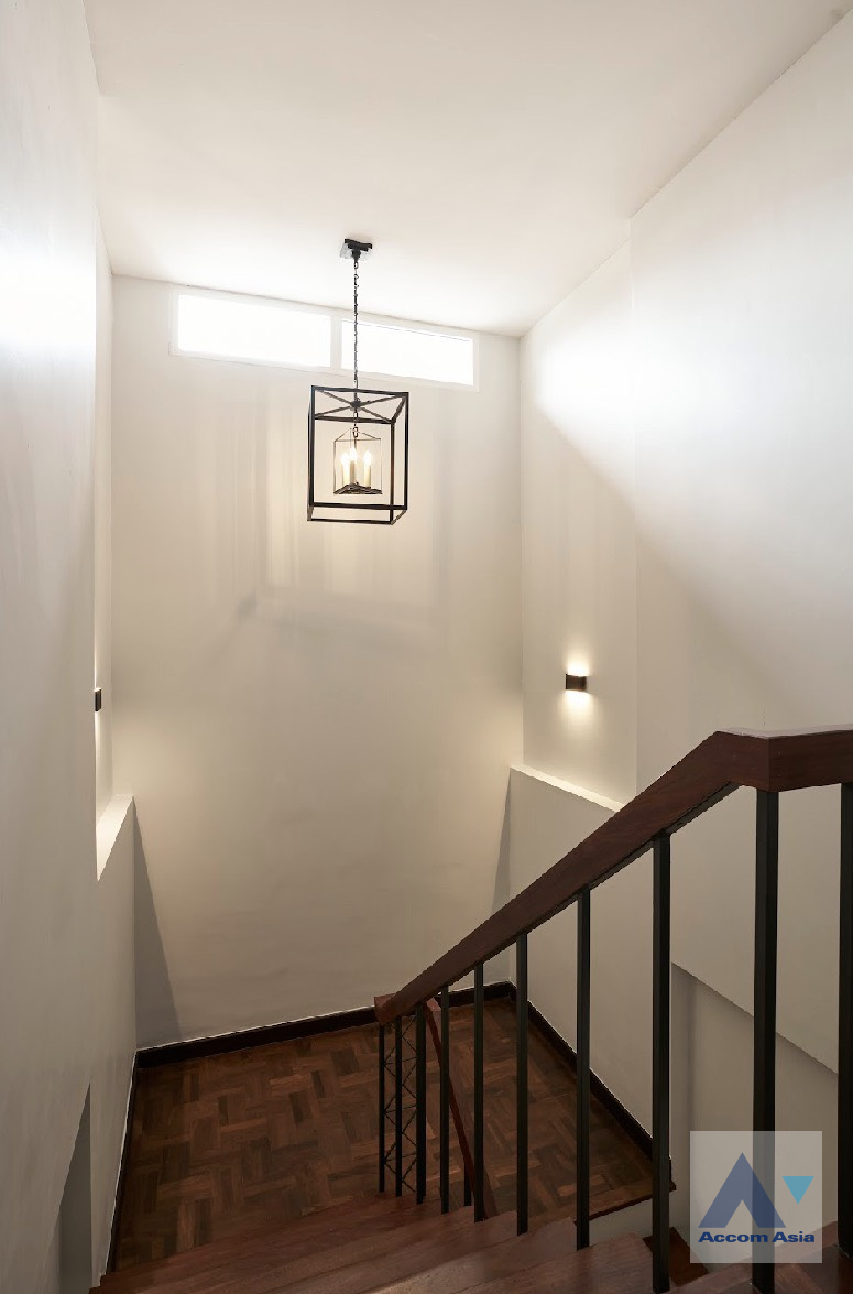 13  4 br House for rent and sale in Pattanakarn ,Bangkok ARL Ramkhamhaeng AA46103