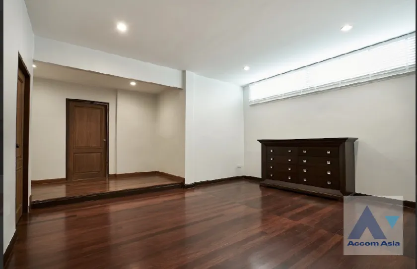 18  4 br House for rent and sale in Pattanakarn ,Bangkok ARL Ramkhamhaeng AA46103