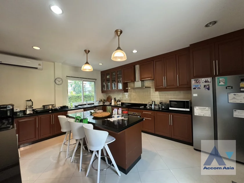 unitPrivate Swimming Pool |  4 Bedrooms  House For Rent in Sukhumvit, Bangkok  near BTS Thong Lo (AA46105)