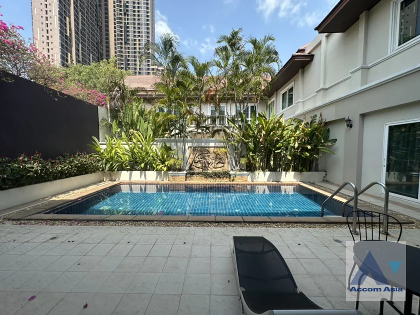 5  4 br House For Rent in Sukhumvit ,Bangkok BTS Thong Lo at Exclusive family compound AA46105