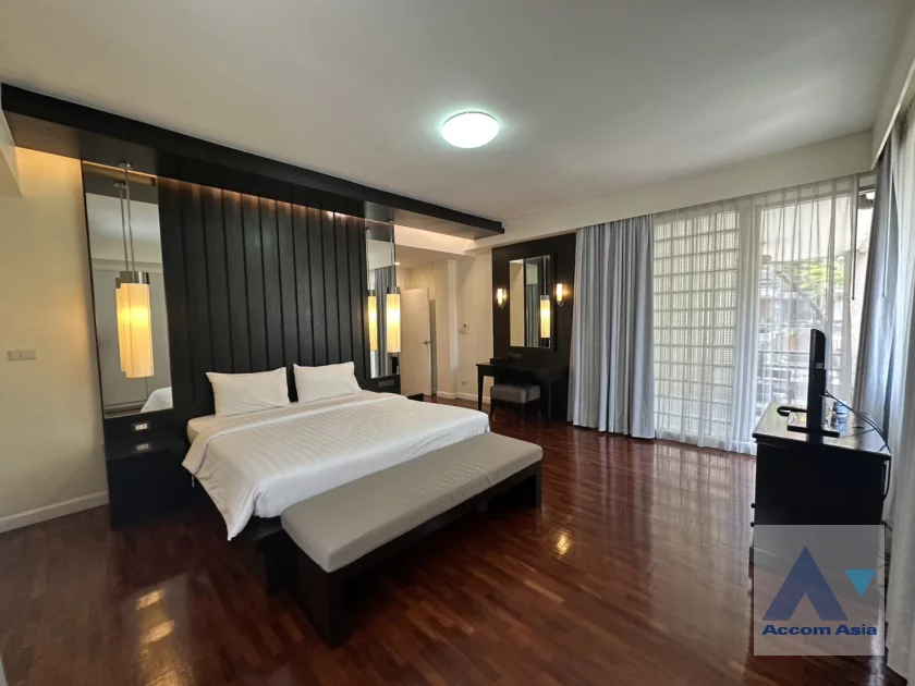 10  3 br Apartment For Rent in Sukhumvit ,Bangkok BTS Nana at Suite for family AA46110