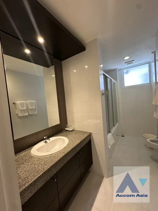 16  3 br Apartment For Rent in Sukhumvit ,Bangkok BTS Nana at Suite for family AA46110